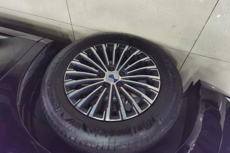 Used Denza D9 2025 DM-i Smart Drive 1100 Luxury Model