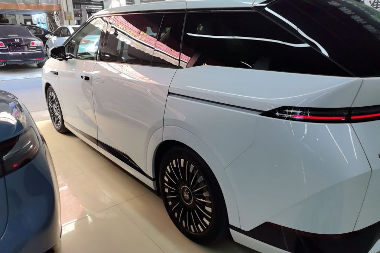 Used XPeng X9 2025 740 Ultra-Long Range Max
