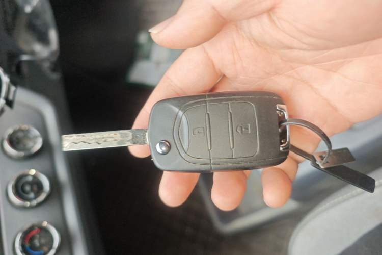 Used Wuling Yangguang 2024 300KM Comfort Version Passenger Van 75kW
