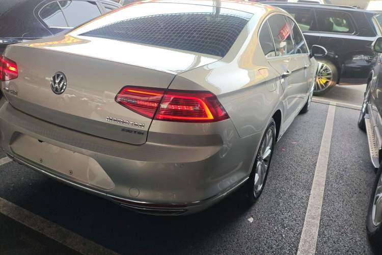 Used Volkswagen Magotan 2018 330TSI DSG Luxury Model
