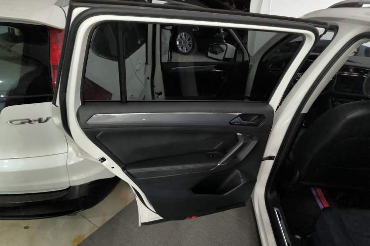 Used Volkswagen Tiguan L 2021 330TSI Automatic Two-Wheel Drive R-Line Enhanced Edition
