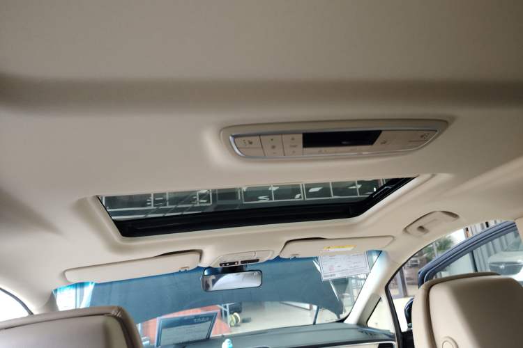 Used Buick GL8 2023 ES Lu Zun Deluxe Model
