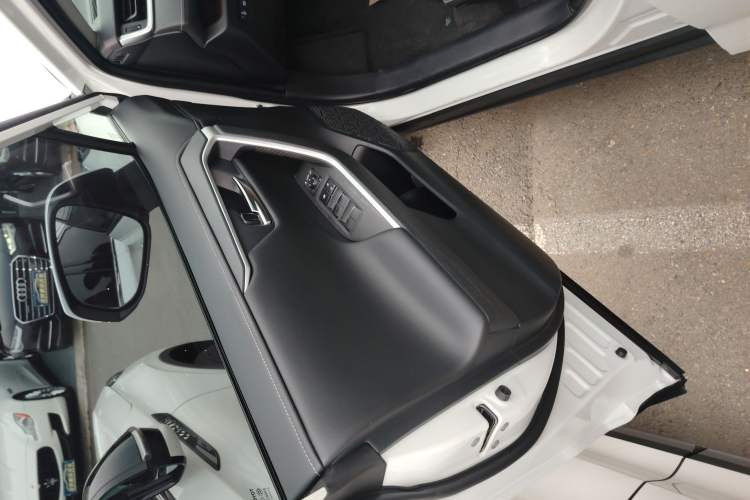 Used Toyota RAV4 2022 2.0L CVT Two-Wheel Drive Prestige Edition
