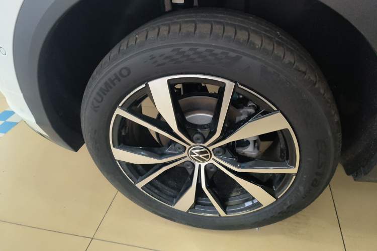 Used Volkswagen T-ROC 2025 Facelift Model 2 300TSI DSG Two-Wheel Drive Chenguang Edition
