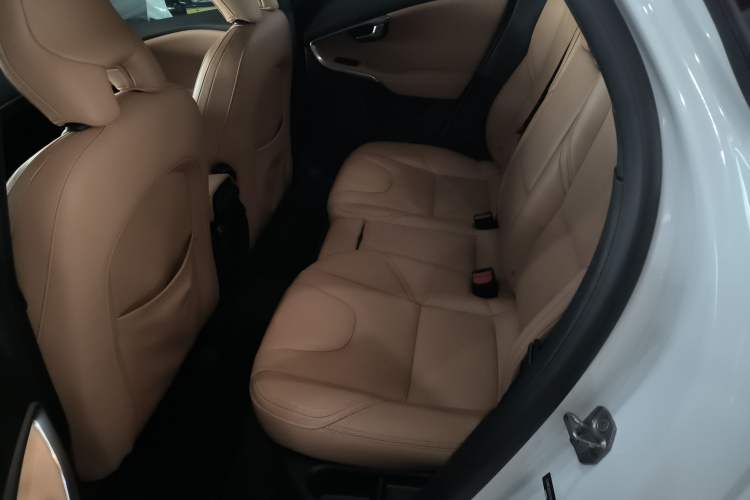 Used Volvo V40 2017 Cross Country T3 Zhiya Edition