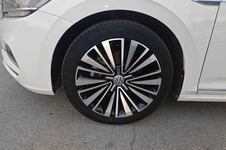 Used Volkswagen Passat 2019 330TSI Luxury Edition China VI Standard