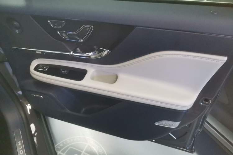 Used Lincoln Corsair 2023 2.0T All-Wheel-Drive Prestige Version
