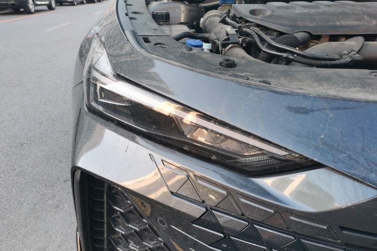 Used Changan UNI-V 2023 2.0T Leading-Speed Edition
