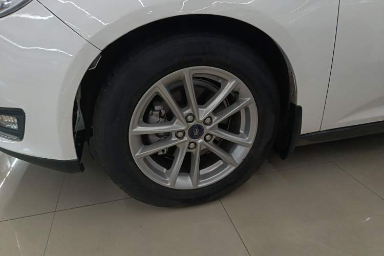 Used Ford Focus 2015 Sedan 1.6L Automatic Trend Model
