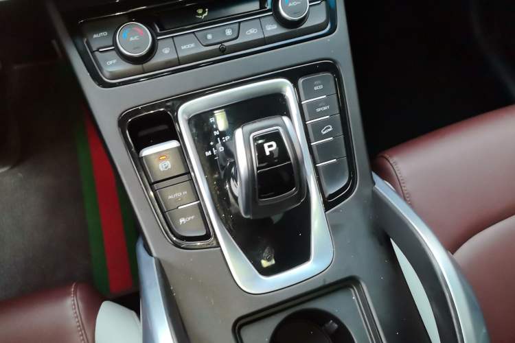 Used Geely Auto Emgrand X7 Sport 2022 1.8TD DCT Zhiya Trim