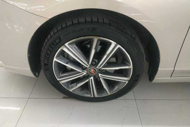 Used Roewe i5 2019 20T Automatic 4G Connected Supercharged Flagship Edition
