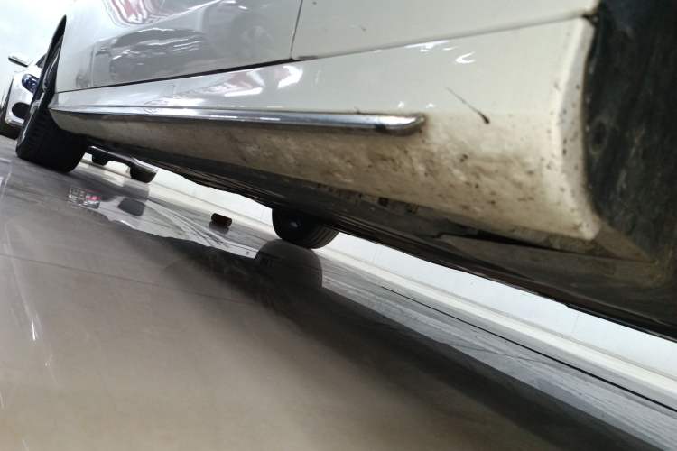 Used Mercedes-Benz E-Class 2019 E 300 L Sporty and Stylish Model