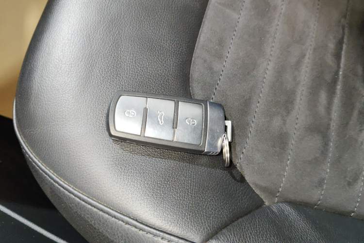 Used Volkswagen Magotan 2016 1.8TSI Luxury Comfort Model
