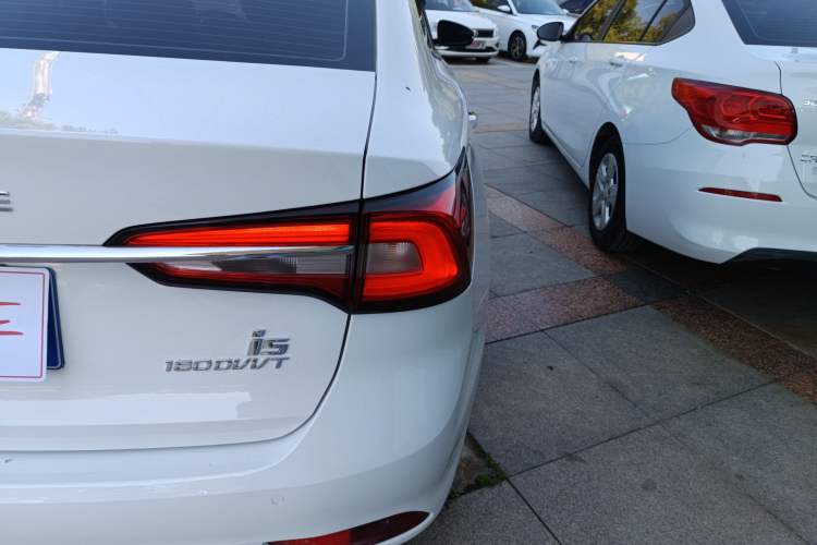 Used Roewe i5 2020 1.5L Manual 4G Connect Luxury Edition
