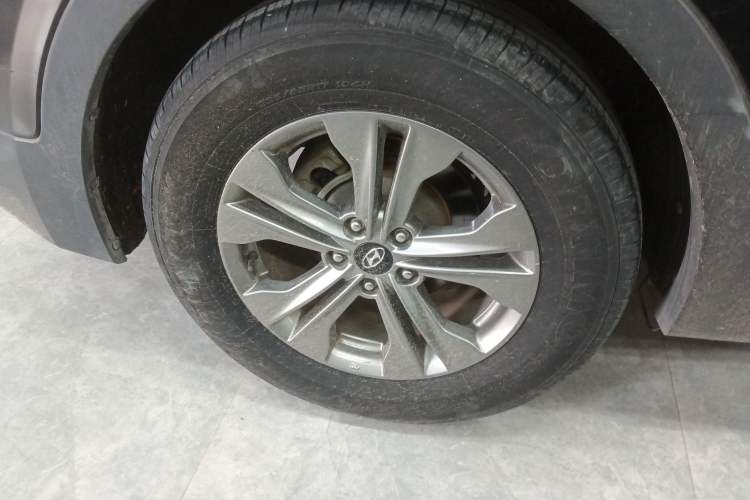 Used Hyundai Santa Fe 2013 2.4L Automatic Two-Wheel Drive Smart Version
