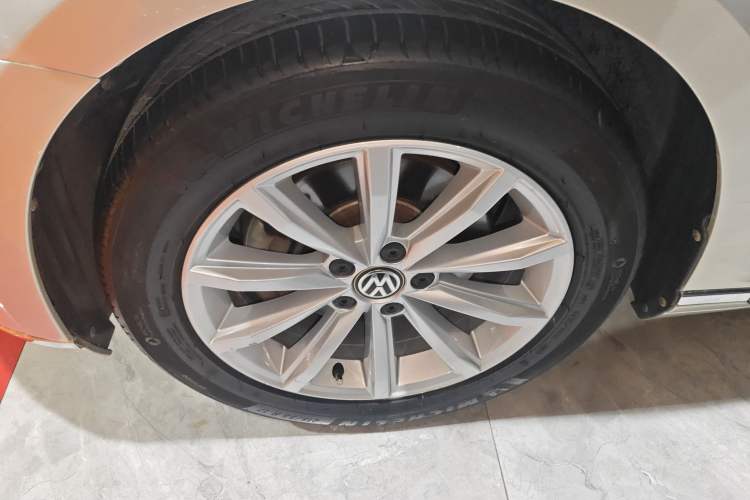 Used Volkswagen Magotan 2017 330TSI DSG Leading Model
