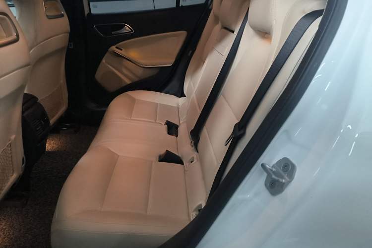 Used Mercedes-Benz GLA 2015 GLA 220 4MATIC Luxury Model
