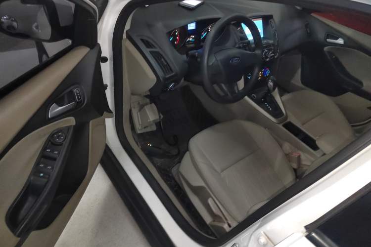 Used Ford Focus 2015 Sedan 1.6L Automatic Comfort Model
