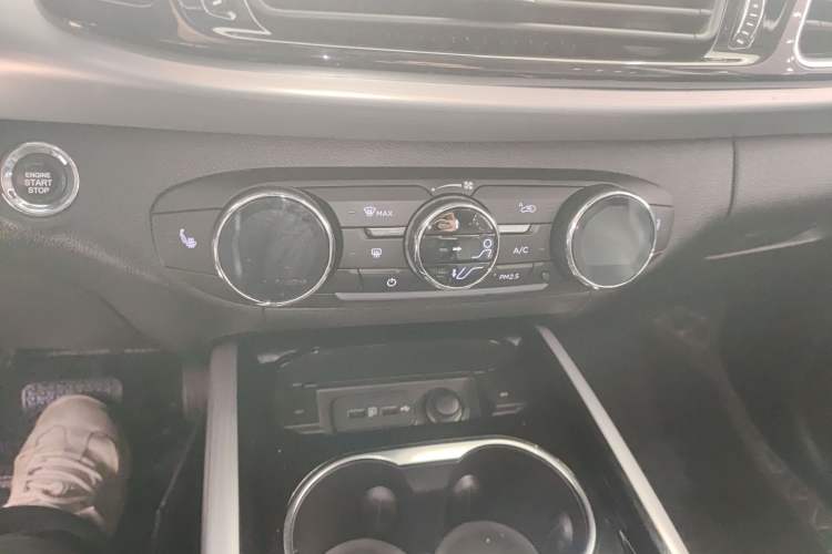 Used  Lingyun 2020 1.6T Two-Wheel Drive Star Edition
