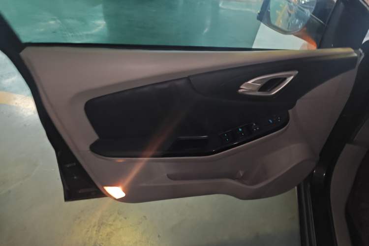 Used Luxgen 5 2015 1.8T Automatic ZhiZun Model
