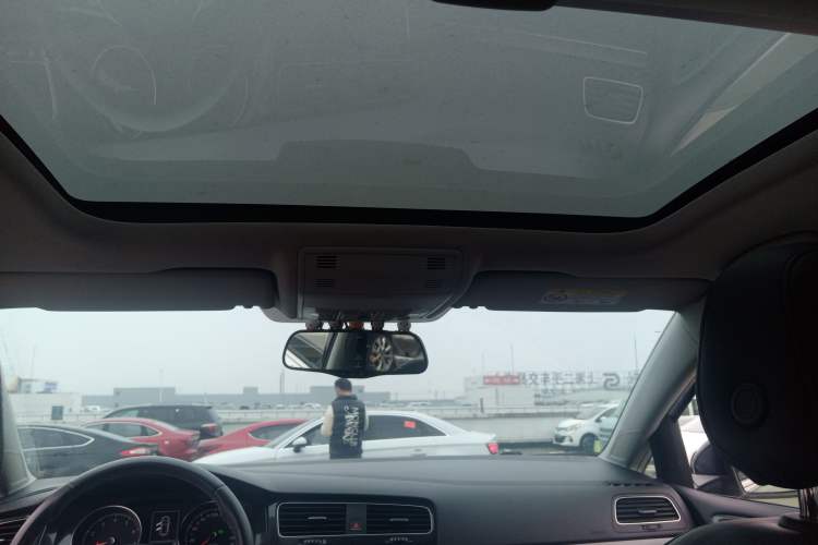 Used Volkswagen Golf 2017 1.6L Automatic Comfort Million-Vehicle Anniversary Edition
