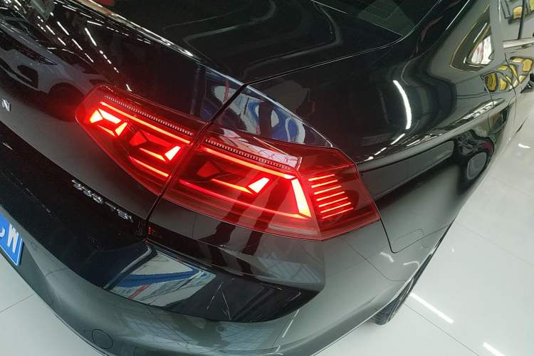 Used Volkswagen Magotan 2023 2 Million Units Commemorative Edition 330TSI DSG Luxury Version
