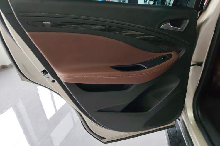 Used Buick Envision 2015 20T Two-Wheel-Drive Elite Model
