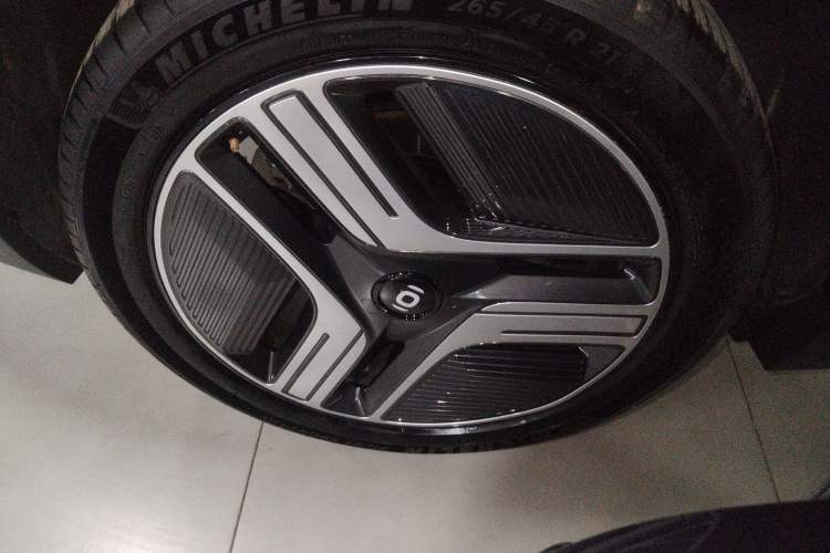 Used  E07 2025 All-Electric 4x4 with 90 kWh Max Intelligent Driving Version
