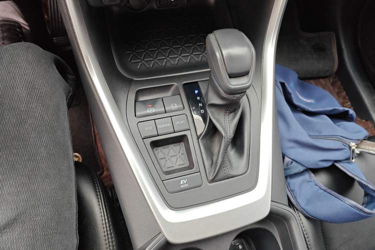 Used Toyota RAV4 2022 Dual-Engine 2.5L E-CVT Two-Wheel Drive Elite Edition