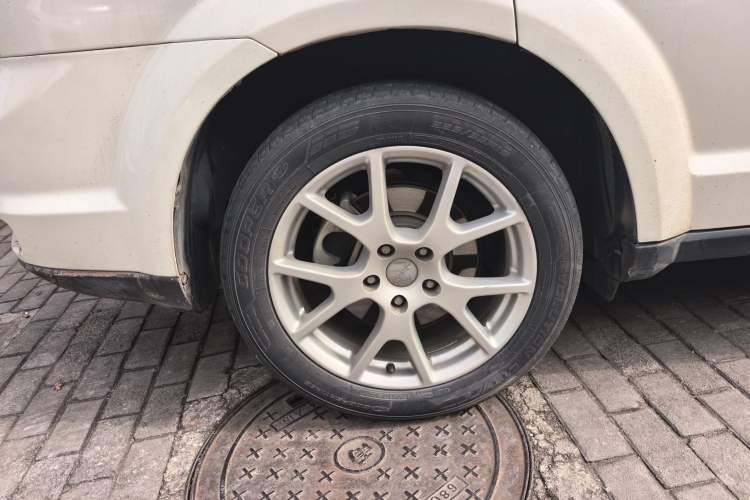 Used Dodge Journey 2013 2.4L Two-Wheel Drive Luxury Version
