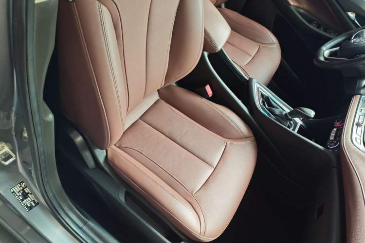 Used Buick GL6 2018 18T 6-Seater Luxury Model
