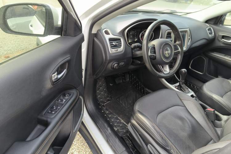 Used  Compass 2017 200T Automatic Family Edition
