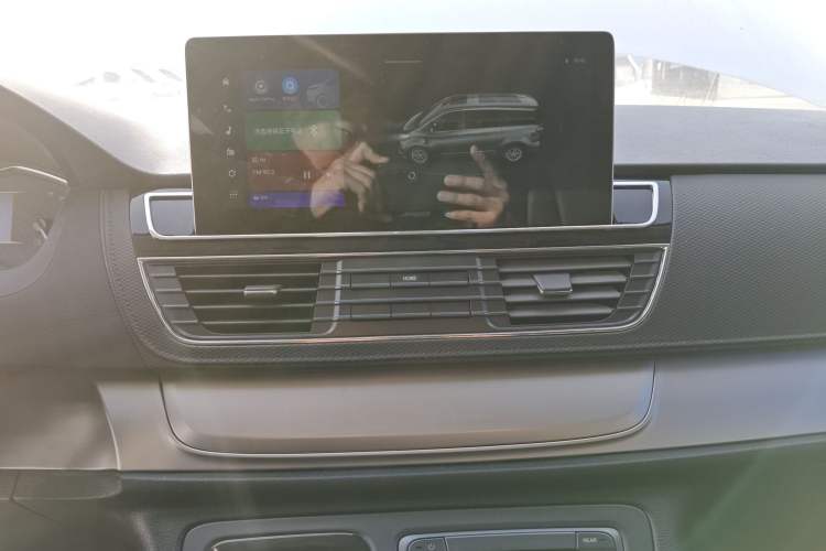 Used SAIC MAXUS G20 2023 Facelifted ES 2.0T Gasoline Automatic Value Edition