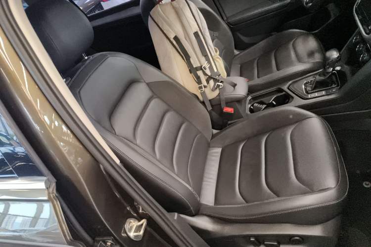 Used Volkswagen Tiguan L 2019 Updated Version 330TSI Automatic Two-Wheel Drive Panoramic Comfort Edition China VI Standard