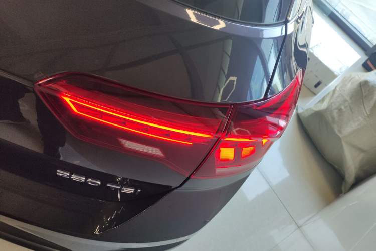 Used Volkswagen T-ROC 2022 280TSI DSG Two-Wheel Drive Elite PLUS
