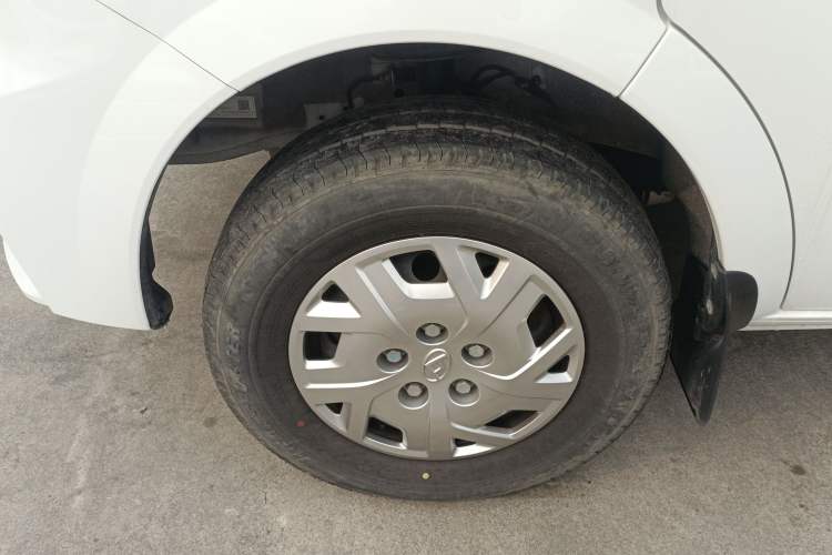 Used SAIC MAXUS Xintu V80 2023 2.0T Manual Classic Aoyuntong Short Wheelbase Mid-Roof 5/6-Seater
