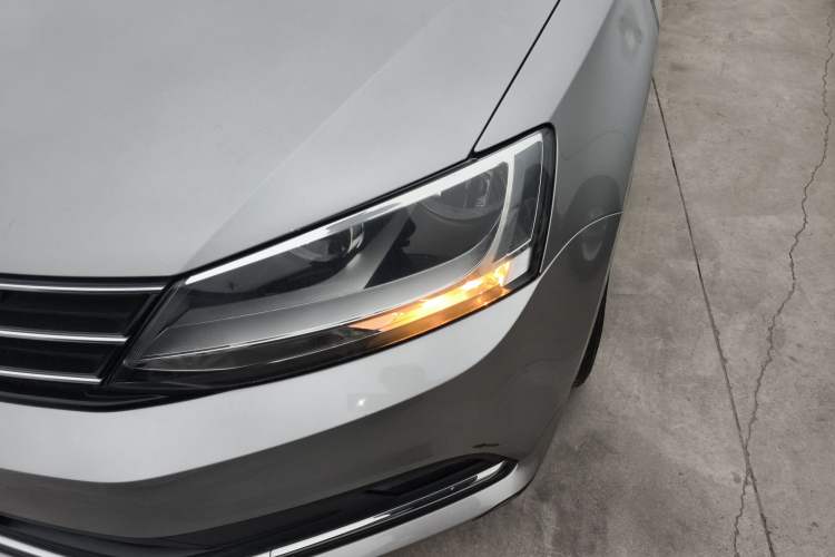 Used Volkswagen Sagitar 2017 230TSI Automatic Comfort Version
