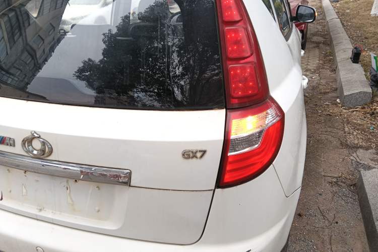 Used Geely Auto GX7 2015 Classic Edition 1.8L Manual Elite Model China V Standard