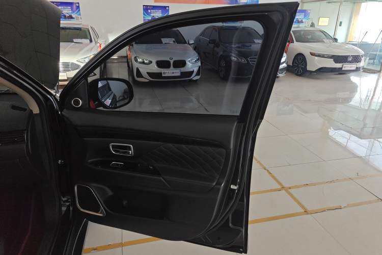 Used Mitsubishi Outlander 2020 2.4L 4x4 Zhi Xiang Edition 7-Seater
