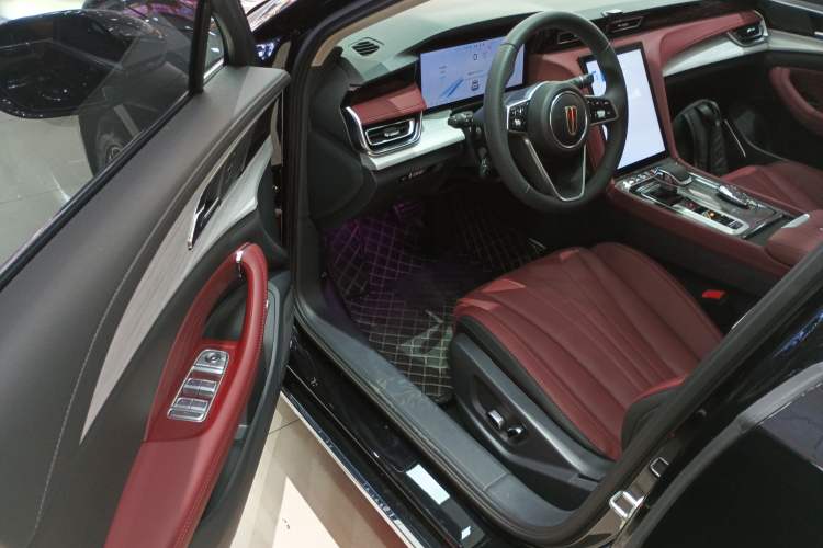 Used Hongqi H5 2025 2.0T Automatic Flag Edition – 500 000 Units Commemorative Version