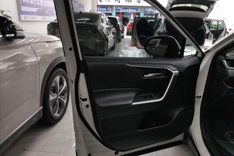 Used Toyota Wildlander 2020 2.0L CVT Two-Wheel Drive Luxury Edition
