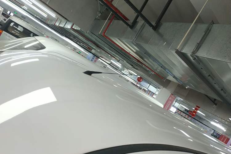 Used Wuling Yangguang 2024 300KM Comfort Version Passenger Van 75kW
