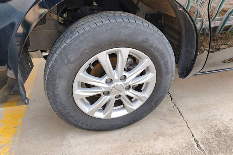 Used FORTHING Lingzhi 2023 M5L 1.6L Luxury 7-Seater