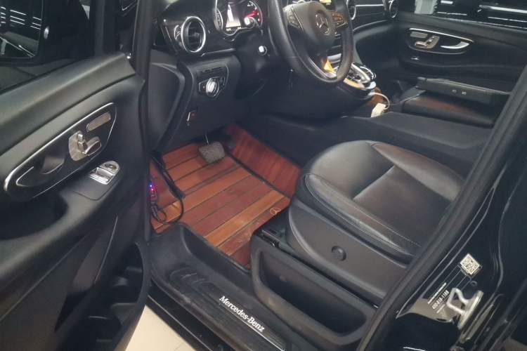 Used Mercedes-Benz V-Class 2018 V 260 Avantgarde Edition China VI
