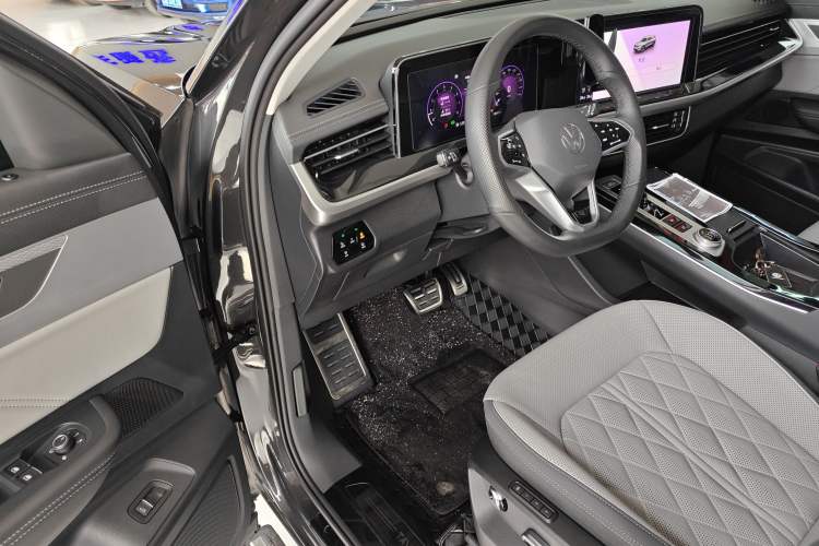 Used Volkswagen Tavendor 2024 380TSI All-Wheel Drive R-Line Cruise Edition
