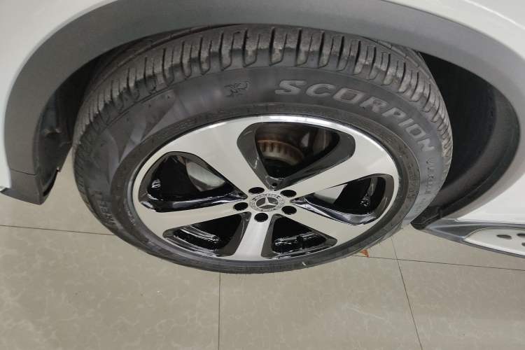 Used Mercedes-Benz GLC 2018 Facelift GLC 260 4MATIC Luxury Edition
