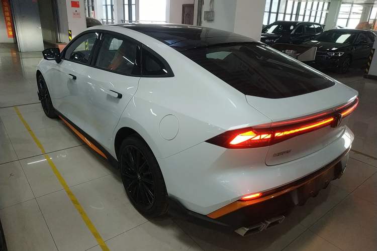 Used Changan UNI-V 2025 1.5T 500Bar Prestige Sporty Version