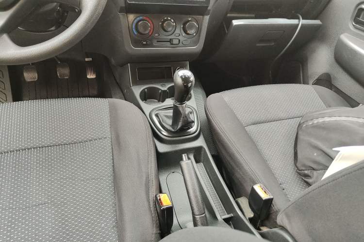 Used Dongfeng Fengon 330 2014 1.5L Manual Utility Version DK15
