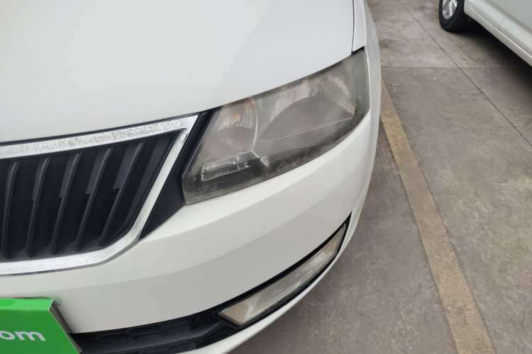 Used Skoda Rapid 2015 1.6L Manual Smart Selection Model
