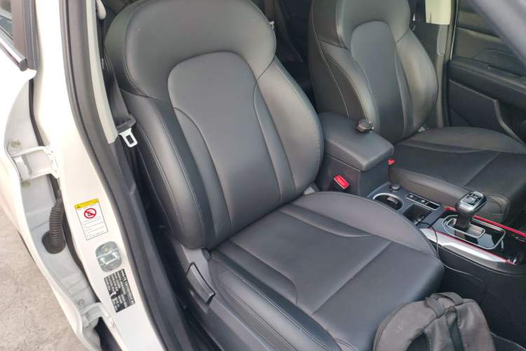 Used Haval H2 2018 Chuanxiang Edition Blue Badge 1.5T Dual-Clutch Two-Wheel Drive Fashionable Model
